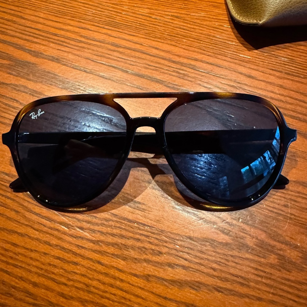 Aviator style Sunglasses